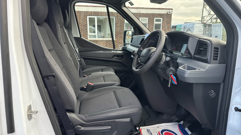 Renault Master Mwb Diesel Fwd MM35 Blue dCi 130 Advance Medium Roof Van